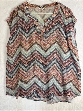 Eyeshadow 2x Chevron Print V-Neck Blouse